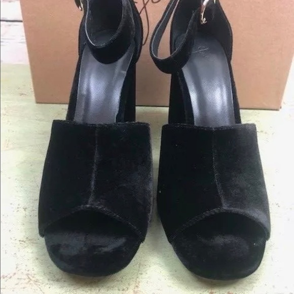 ✨New JOIE Lahoma black velvet strappy heels - Picture 7 of 8